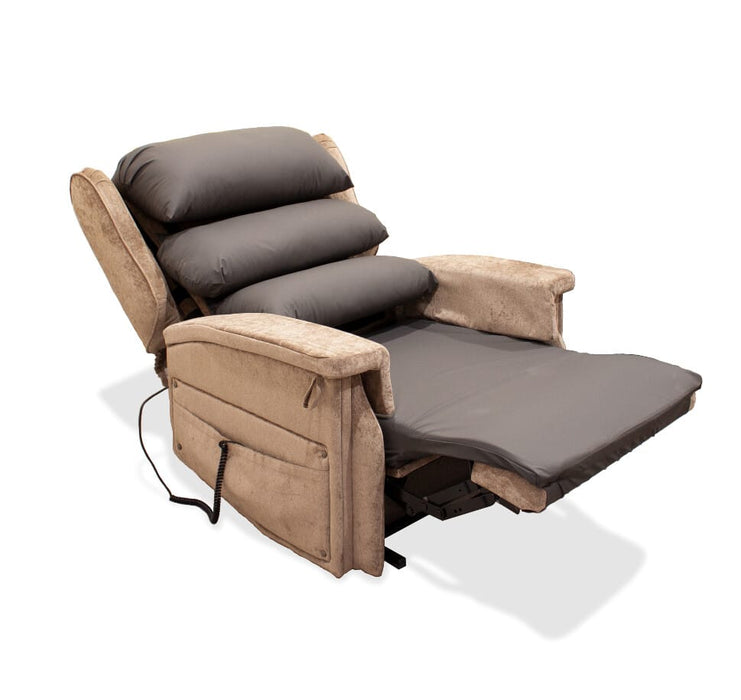 Cubro Configura bariatric chair 3170, reclined with leg rest raised