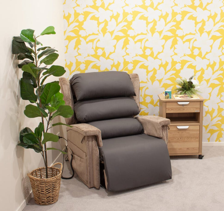Cubro Configura bariatric chair 3170, side view